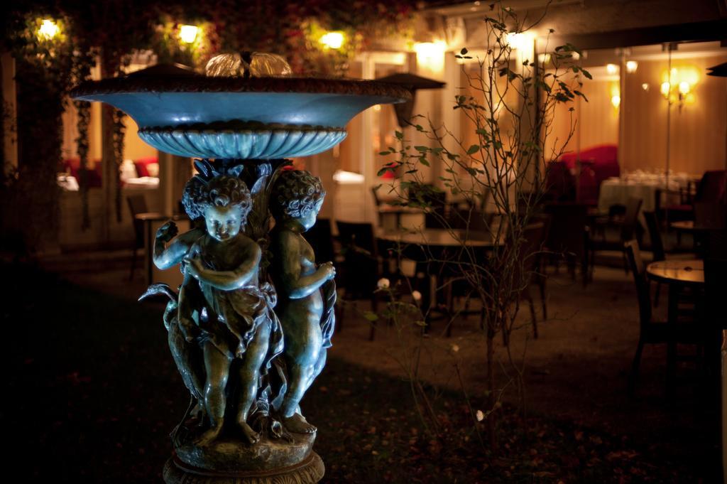 Hotel Restaurant Napoleon Fontainebleau Exterior photo